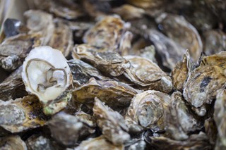 Truskawki, ostrygi i mrówki: Gdzie najlepiej zjeść popularne afrodyzjaki