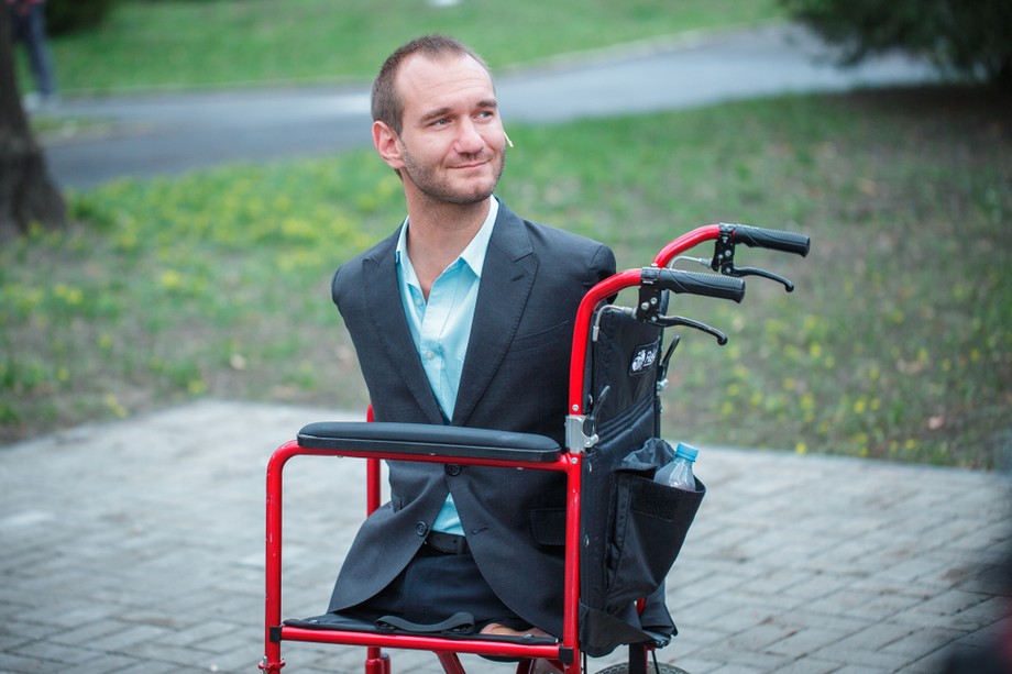 Nick Vujicic urodził się z bardzo rzadką chorobą znaną jako zespół tetra-amelia