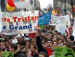 Młodzi rzuceni finansowym rynkom na pożarcie