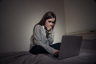 Wiceminister cyfryzacji: Nastolatki czerpią wiedzę o życiu seksualnym z filmów pornograficznych [WYWIAD]