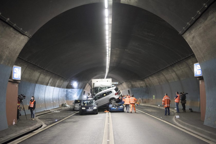 W szwajcarskim tunelu pod miejscowością Szafuza doszło do karambolu