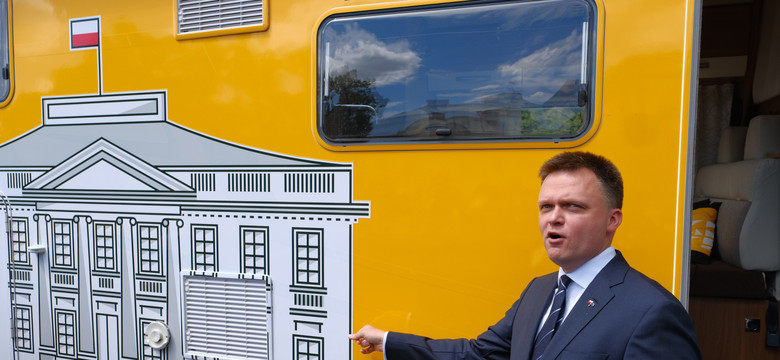 Hołownia z dumą prezentuje żółty kamper: To jest nasz belweder na kółkach