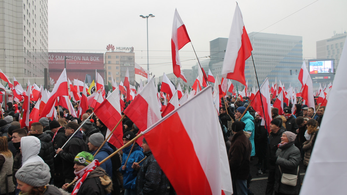 Nie tylko Marsz Niepodległości, organizowany przez narodowców, ale także demonstracje Koalicji Antyfaszystowskiej i Komitetu Obrony Demokracji. W 99. rocznicę odzyskania przez Polskę niepodległości przez stolicę przejdą przynajmniej trzy przemarsze. Wszystkie zostały już zarejestrowane w urzędzie. Ich trasy w żadnym momencie się nie przecinają.