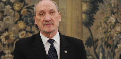 Macierewicz kończy z dawnym kolegą. "Wymazuję jego nazwisko!"