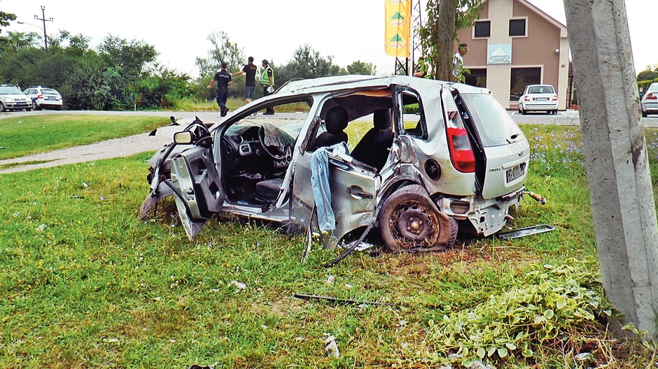 Od automobila "ford fijesta" ostala je samo olupina