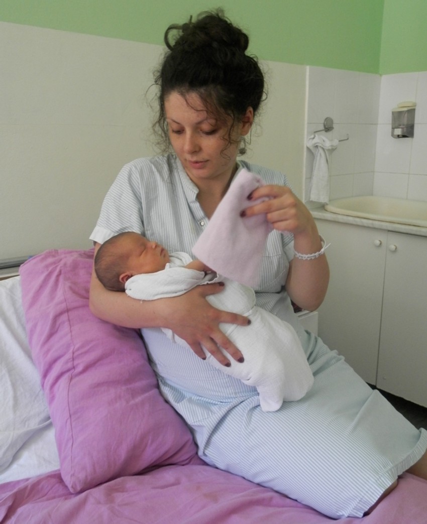 Porodilja Maida Korać sa ćerkom Zarom