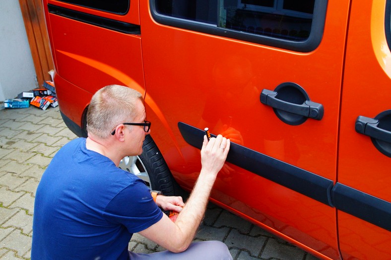 Test flamastra na rysy. Czy Quixx Pen rzeczywiście usuwa rysy? A może