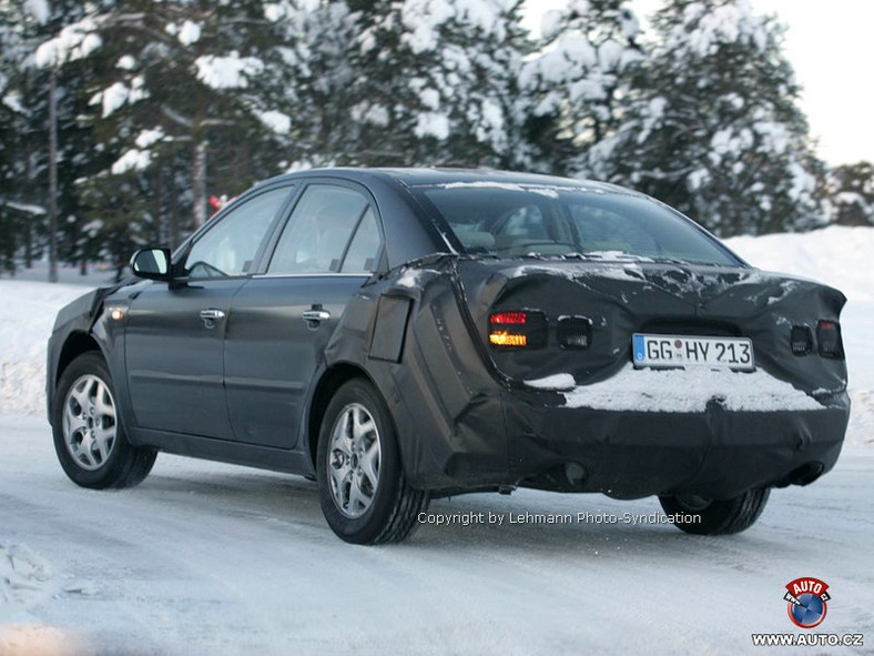 Zdjęcia szpiegowskie: odmłodzony Hyundai Sonata w przyszłym roku