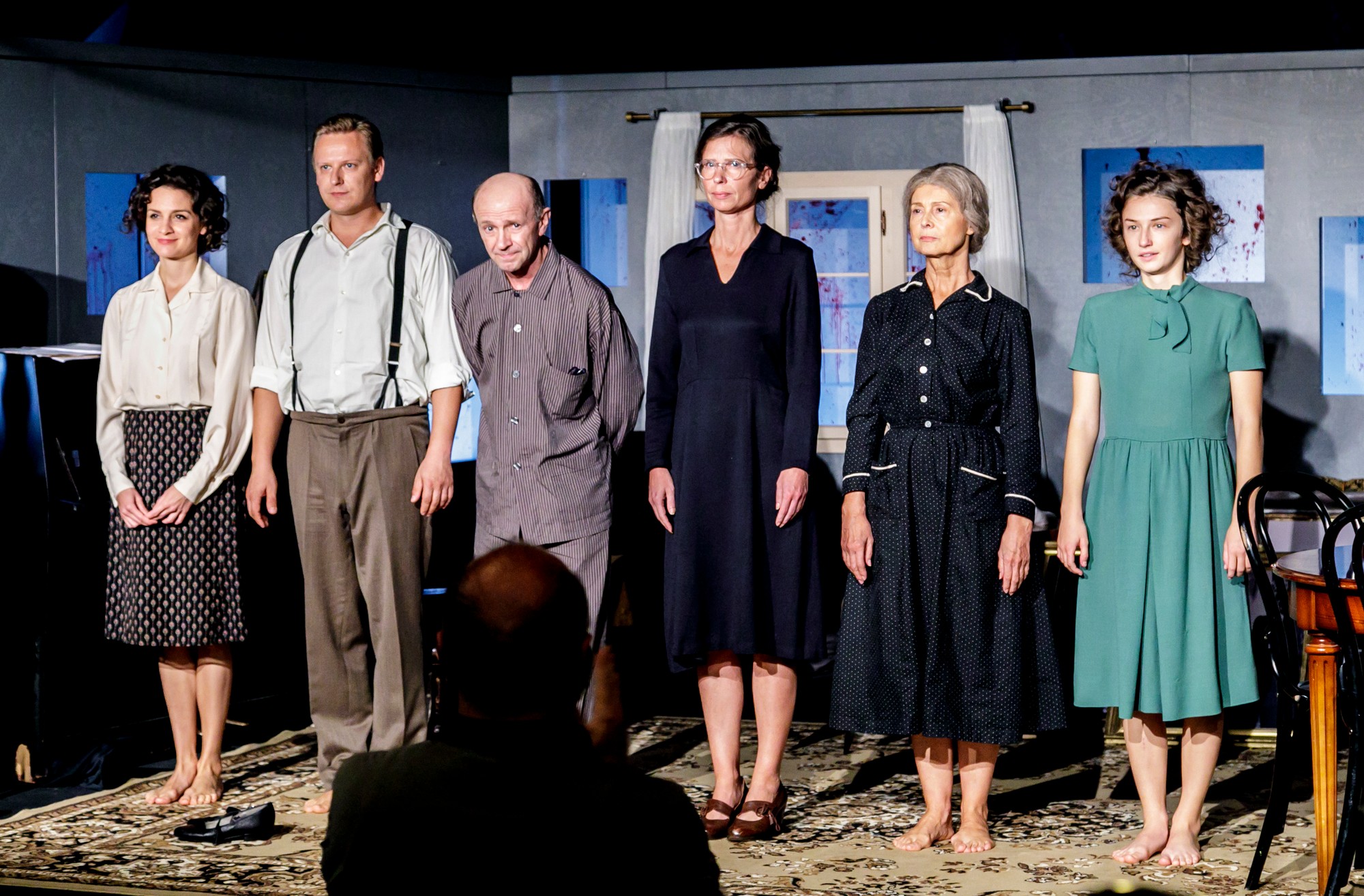 Andrea Bučková (sestra), Cyril Žolnír (švagor), Vladimír Obšil (otec), Vladena Škorvagová (Milada), Anna Maľová (svokra) a Petra Dubayová (dcéra) v dokudráme Milada.