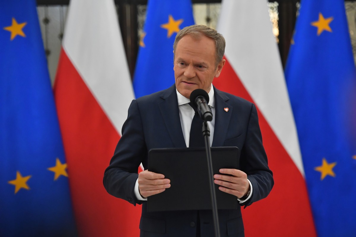 Donald Tusk na czele resortu edukacji widzi Barbarę Nowacką.