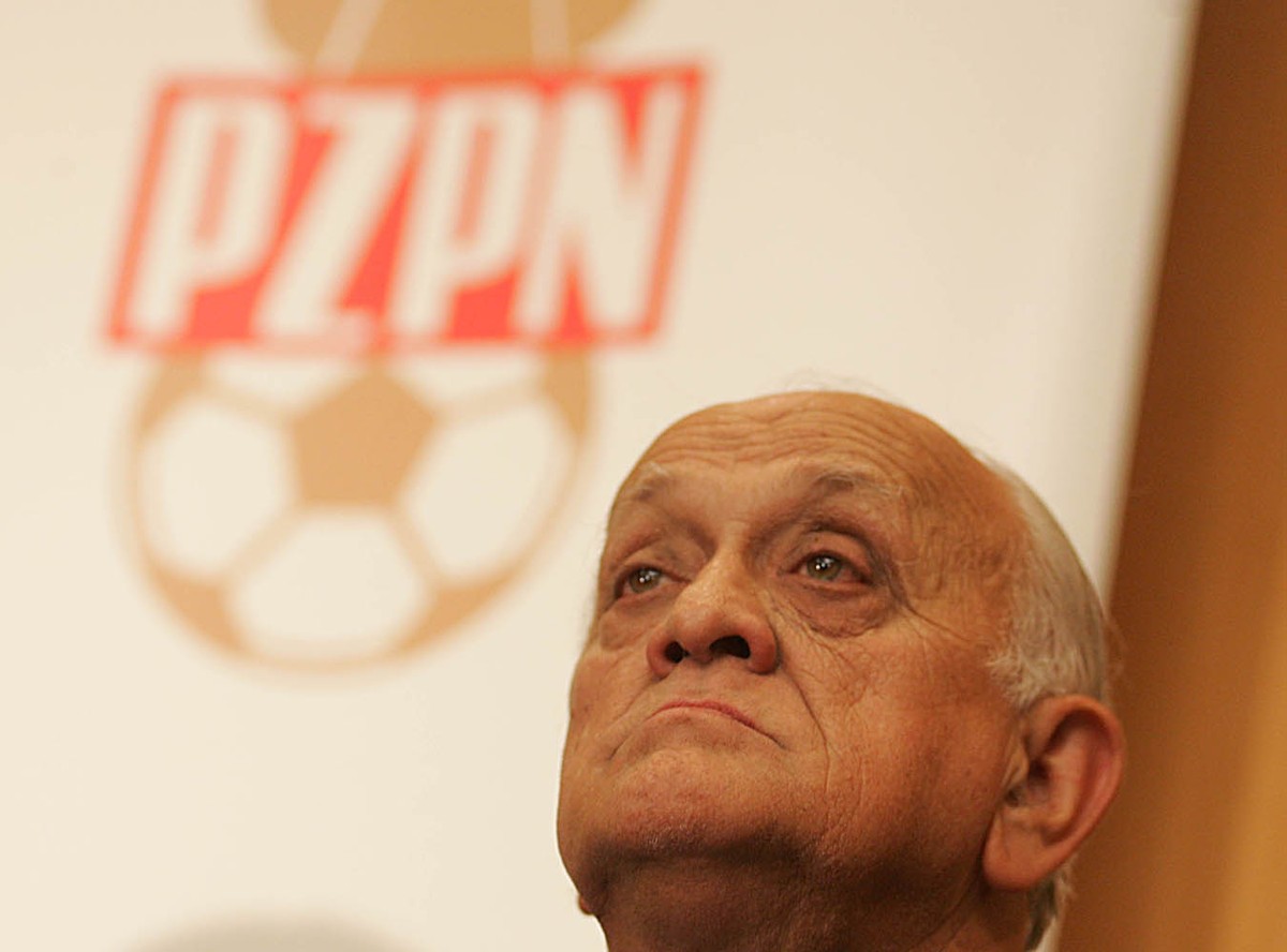 PZPN: Nie ma planu zwolnienia Beenhakkera