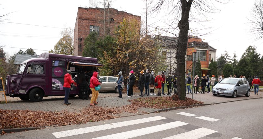 Zjedz obiad za 5 zł! Szukaj w Katowicach fioletowego food trucka!