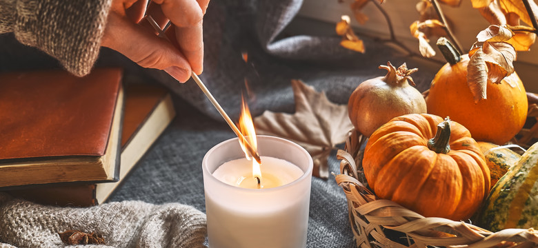 Osiem najpiękniejszych zapachów świec na jesień