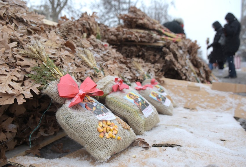 Badnjak se danas unosi u kuću