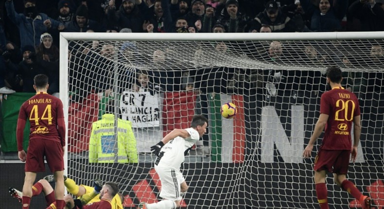 Juventus' Croatian forward Mario Mandzukic (C) headed in his eighth league goal.