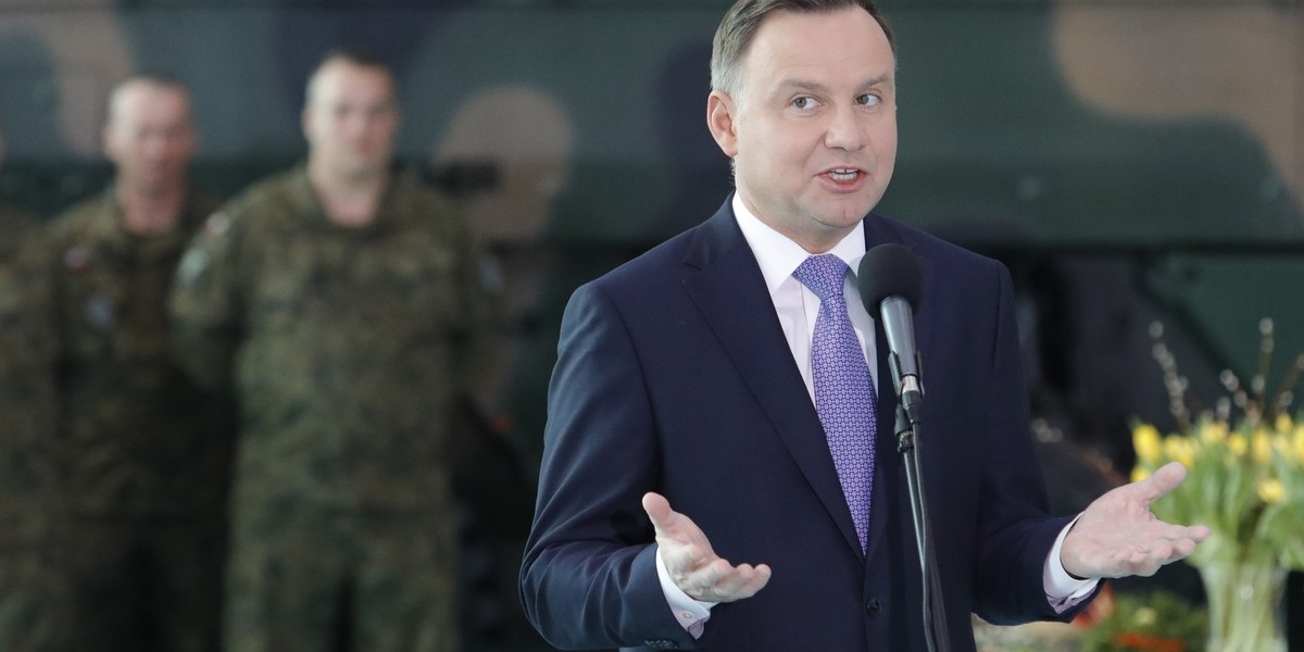 Obowiązkiem władz jest dbanie, żeby standard życia w Polsce się podnosił - zadeklarował w czwartek prezydent Andrzej Duda.