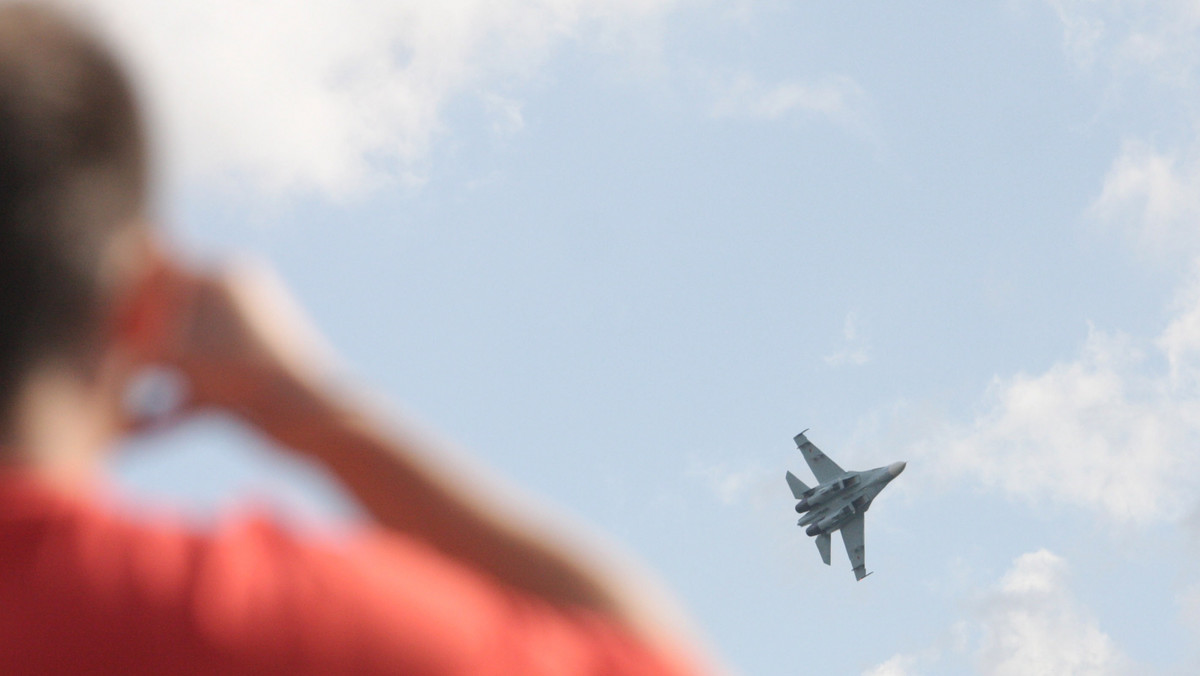 Na terenie pokazów Air Show 2009 w Radomiu doszło do tragicznego w skutkach wypadku. Białoruski samolot SU-27 po wykonaniu akrobacji spadł na ziemię. Niestety dwójka pilotów nie zdążyła się katapultować. Organizator wobec nieszczęścia postanowił przerwać pokazy, na których było około 100 tys. ludzi.