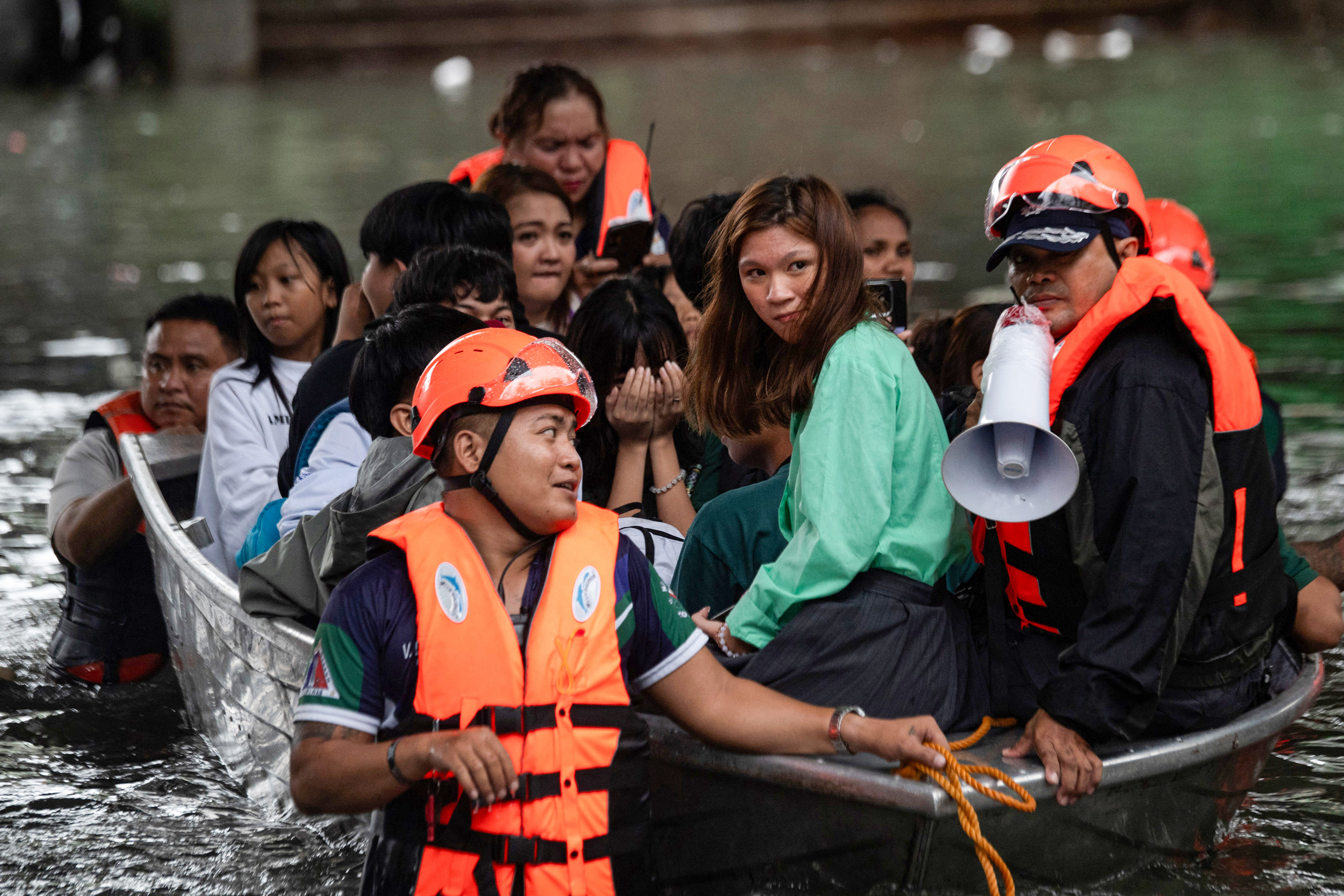Tifone Wipha: 50.000 evacuati a Manila, 2 dispersi