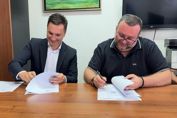 Potpisan ugovor u Ministarstvu zdravlja! Lazarević: "Zahvaljujući Vučiću i Lončaru, Niš dobija novu mobilnu ambulantu"