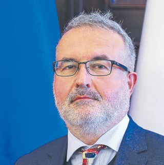 prof. Piotr Szukalski