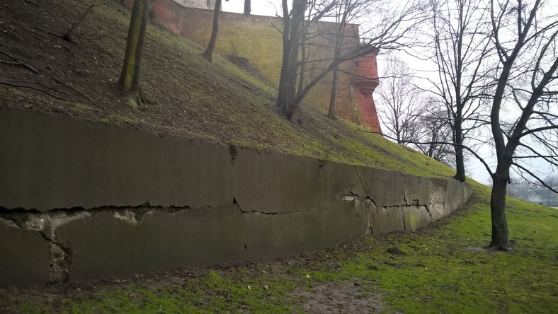 Zbocze do remontu na Wzgórzu Wawelskim