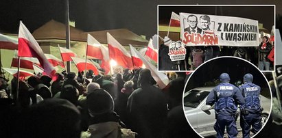 Tłum przed zakładem karnym w Radomiu. Domagają się uwolnienia Kamińskiego