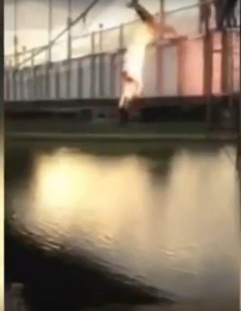 Nastolatkowie podpalili się i wskoczyli do rzeki. Dlaczego?
