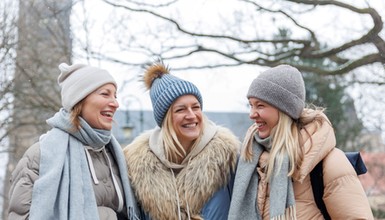 Życzenia od kobiety dla kobiety na Dzień Kobiet 8 marca 2026. Krótkie, wzruszające, piękne życzenia z okazji Dnia Kobiet