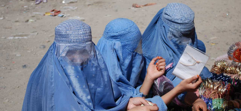 "Kobiety i mężczyźni powinni być równi". Talibowie ogłosili zakaz przymusowych małżeństw