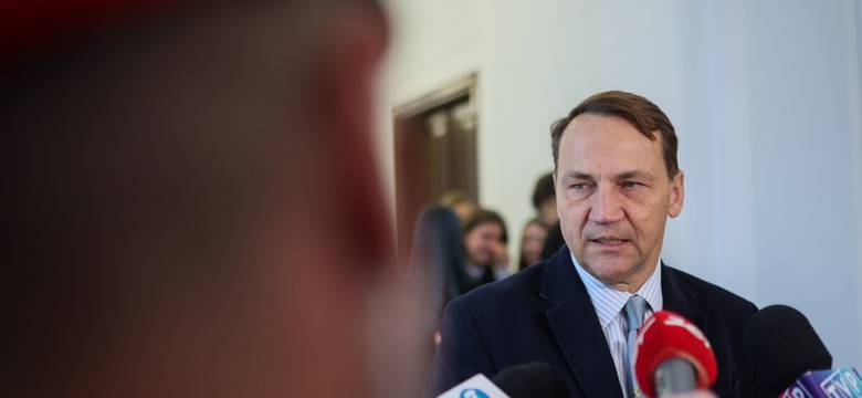 Gorąco na spotkaniu z Sikorskim. Kobieta krzyczała: Pan kłamie. Została wyprowadzona