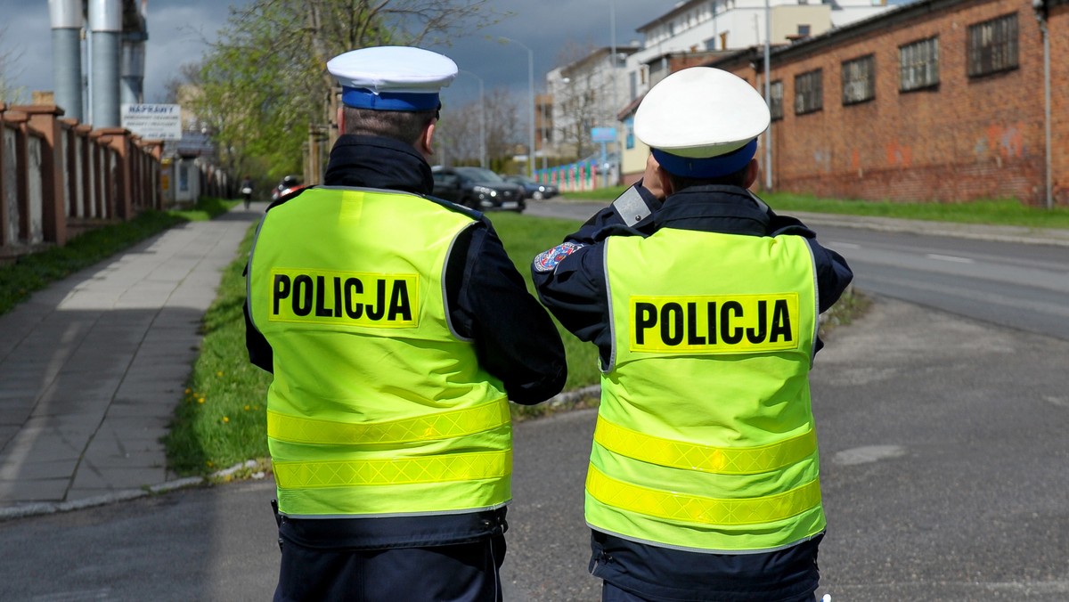 Policjanci zaostrzają protest. MSWiA chce rozmawiać