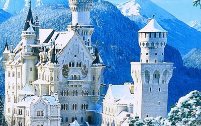 Pałac jak z Disneya i to kilka godzin od Polski - zimą jest pełen magii