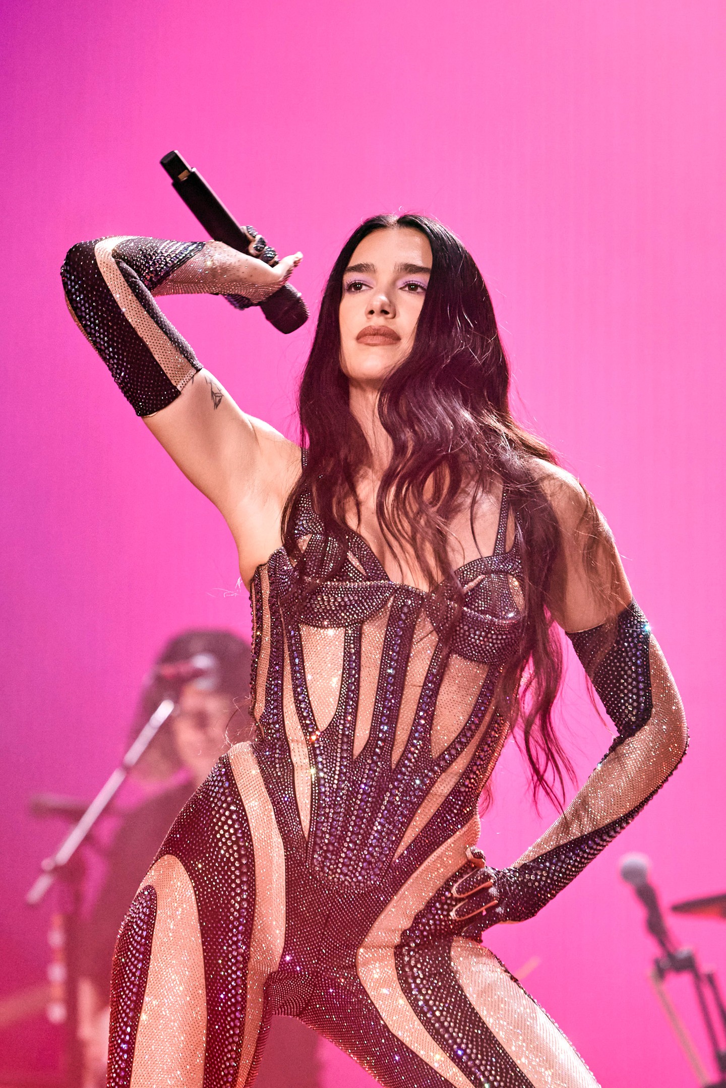 Ez volt Dua Lipa egyik legizgalmasabb pucérruhája