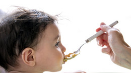 Pediatrzy ostrzegają przed chemikaliami w żywności dla dzieci