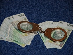 Agentka ubezpieczeniowa oszukiwała swoją firmę