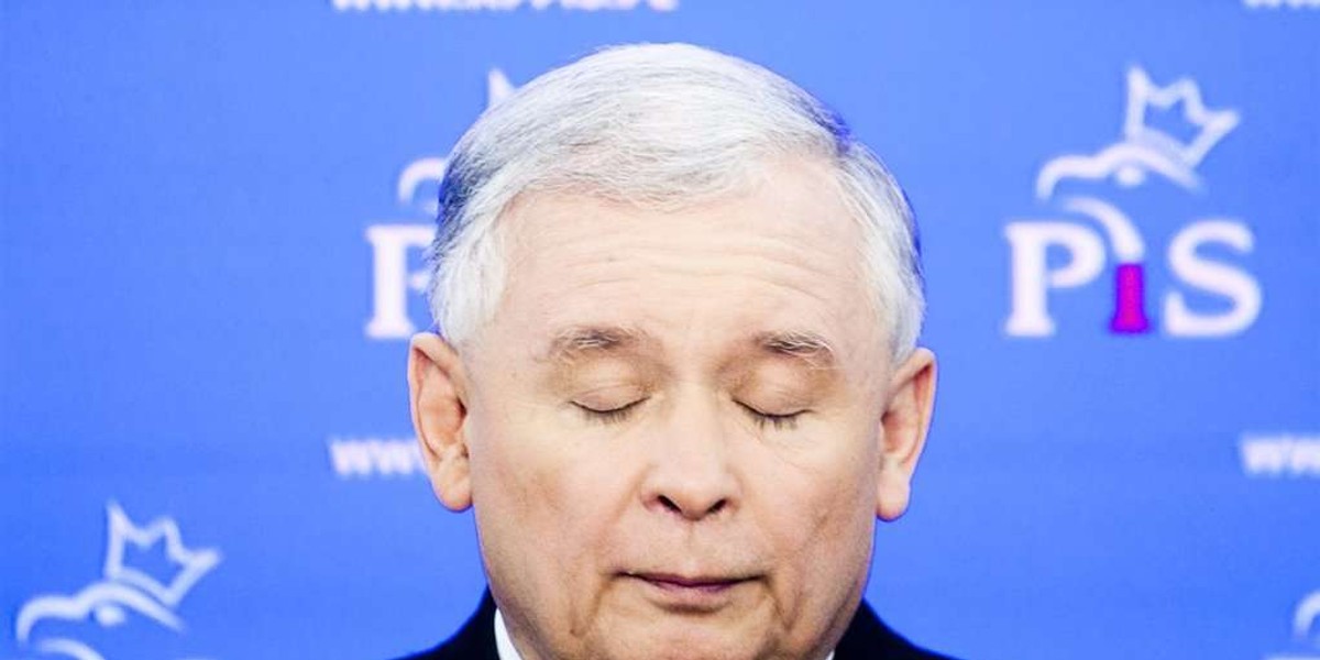 Jarosław Kaczyński ma grypę i dostał silne antybiotyki - podała "Rzeczpospolita". Lekarze łapią się za głowę! Grypa to choroba wirusowa, a nie bakteryjna! W żadnym wypadku nie należy jej leczyć antybiotykami!