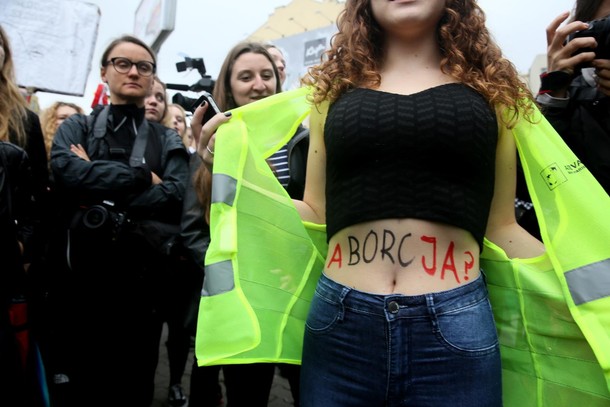 protest przed siedzibą PiS