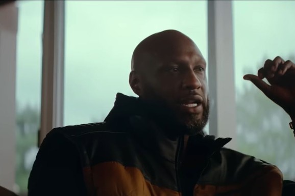 DROGA, NBA, LJUBAV I UŽAS U NEVADI Novi Netfliksov dokumentarac među najgledanijima u Srbiji: Potresna istina o Lamaru Odomu i Kloi Kardašijan (VIDEO)