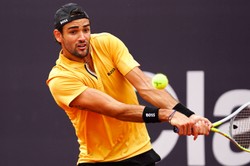 Berrettini wygrał w Stuttgarcie. Murray z trudem dokończył mecz