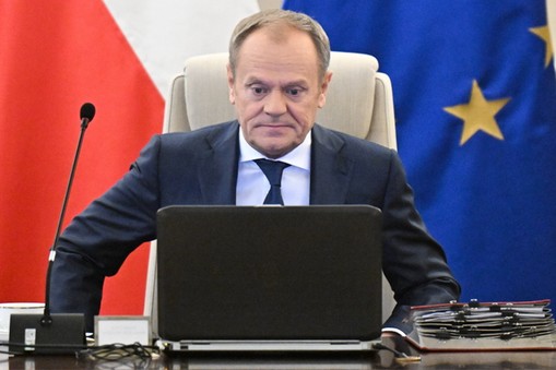 Premier Donald Tusk podczas posiedzenia rządu w siedzibie KPRM.