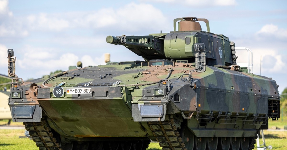 Ruch Niemców wprawia w osłupienie. Porzucają samochody i przesiadają się na czołgi