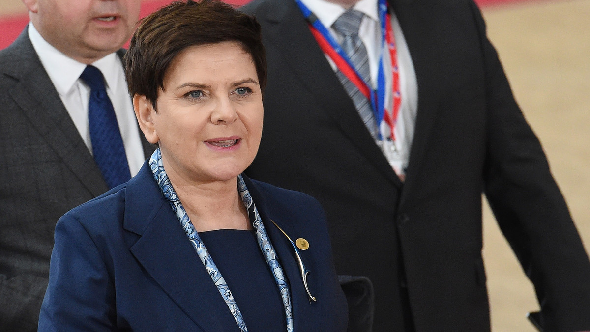 Mocne zakończenie szczytu UE. Odmowa przyjęcia wniosków przez premier Beatę Szydło doprowadziło do ostrej wymiany zdań między szefową polskiego rządu a liderami kilku państw unijnych – relacjonowali unijni dyplomaci.