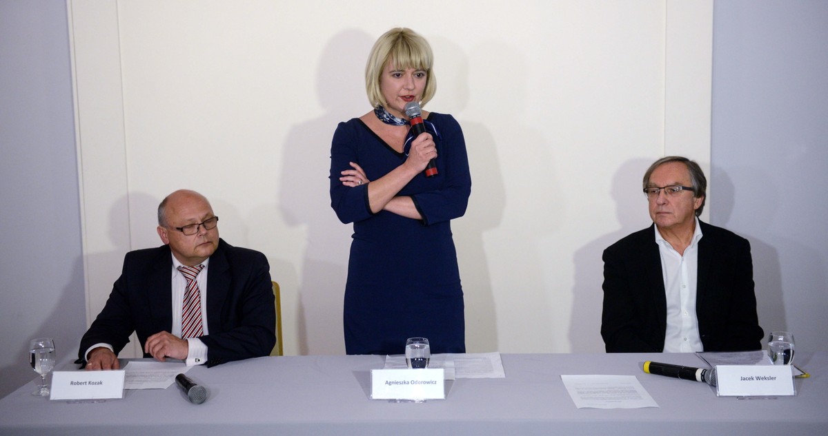 Dyrektor Polskiego Instytutu Sztuki Filmowej Agnieszka Odorowicz (C), założyciel TVP Kultura Jacek Weksler (P) i dziennikarz, b. szef polskiego oddziału BBC i Wiadomości TVP Robert Kozak (L)