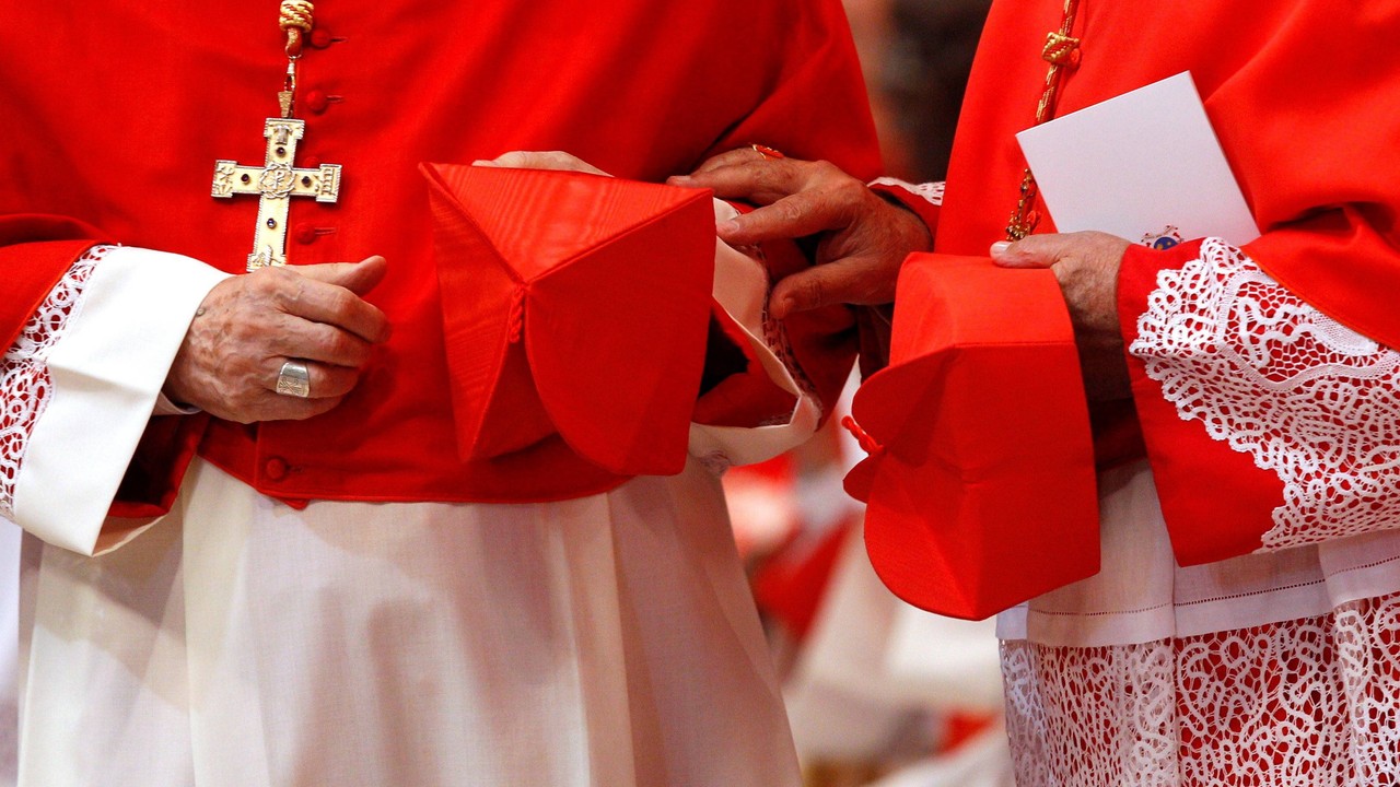 Kardynałowie typują kandydatów na papieża? "Oficjalnie nie wolno"