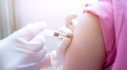 Ta szczepionka zmniejsza ryzyko raka o 90 proc. &quot;Trzeba pilnie zacząć szczepić!&quot;
