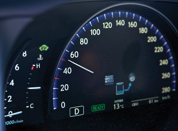 Specjalnie przygotowana 'otwarta' wersja Lexusa LS 600h L będzie oficjalnym królewskim pojazdem nowożeńców podczas ceremonii zaślubin jego wysokości księcia Monako Alberta II z panną Charlene Wittstock, która odbędzie się w sobotę, 2 lipca 2011 r.