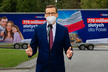 Rząd chwali się 770 mld zł, ale pomija jeden fakt. Są też uwagi do billboardów. "Mogą wprowadzać w błąd"