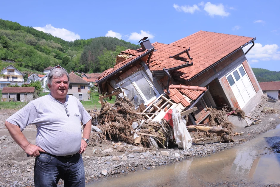 Voda je bukvalno čupala kuće iz temelja