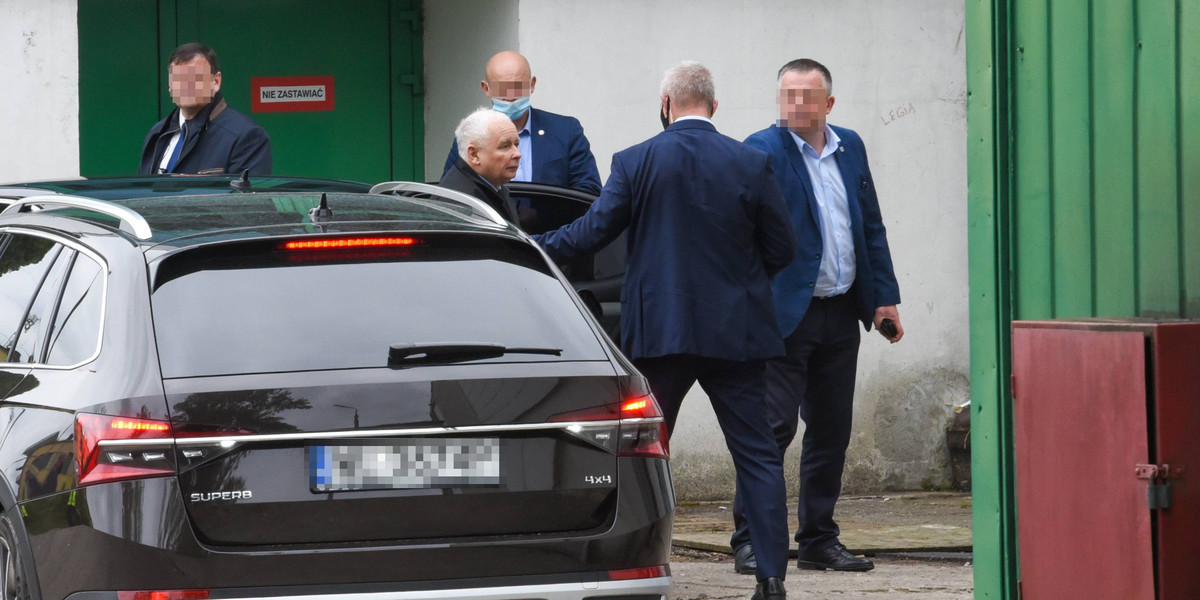 Prezes PiS Jarosław Kaczyński z ochroną.