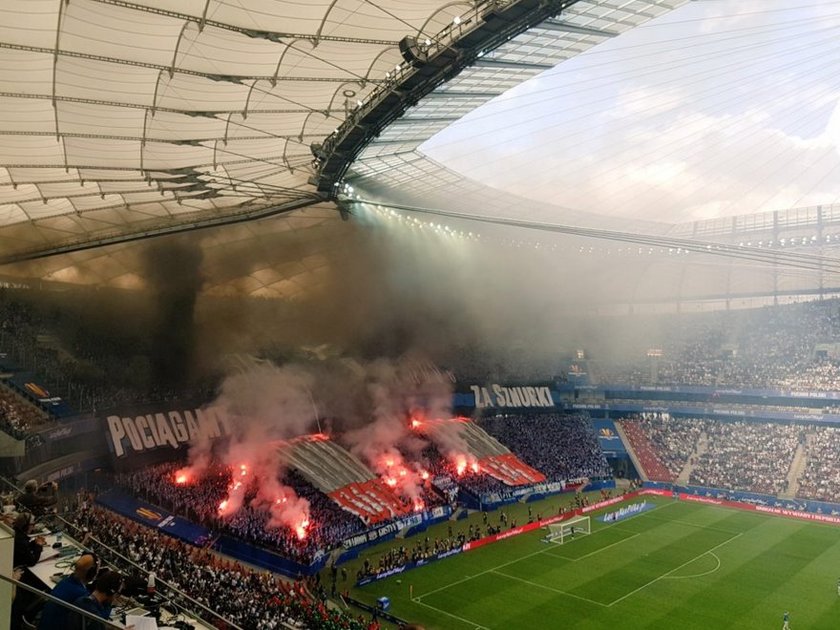 Kibice Lecha Poznań udowodnili, że nie można zezwolić na używanie rac podczas meczów